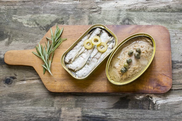 El precio de la sardina en conserva en España baja ligeramente hasta los 5.332 dólares la tonelada